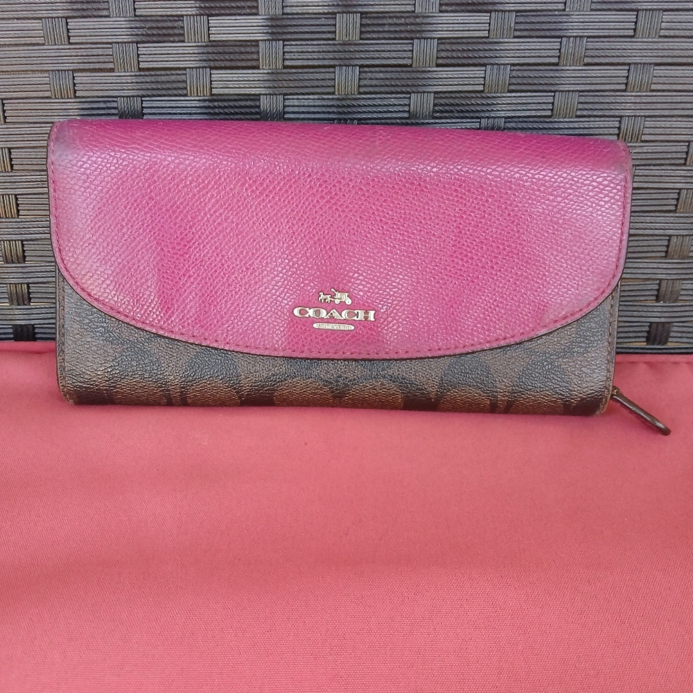 Coach F54022 Signature Slim Envelope Long Wallet.